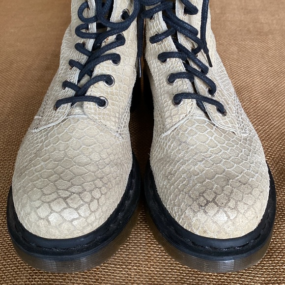 Dr Martens Pascal 1460 Snakeprint Cream High Shine Lace up Combat Boots - Picture 14 of 15